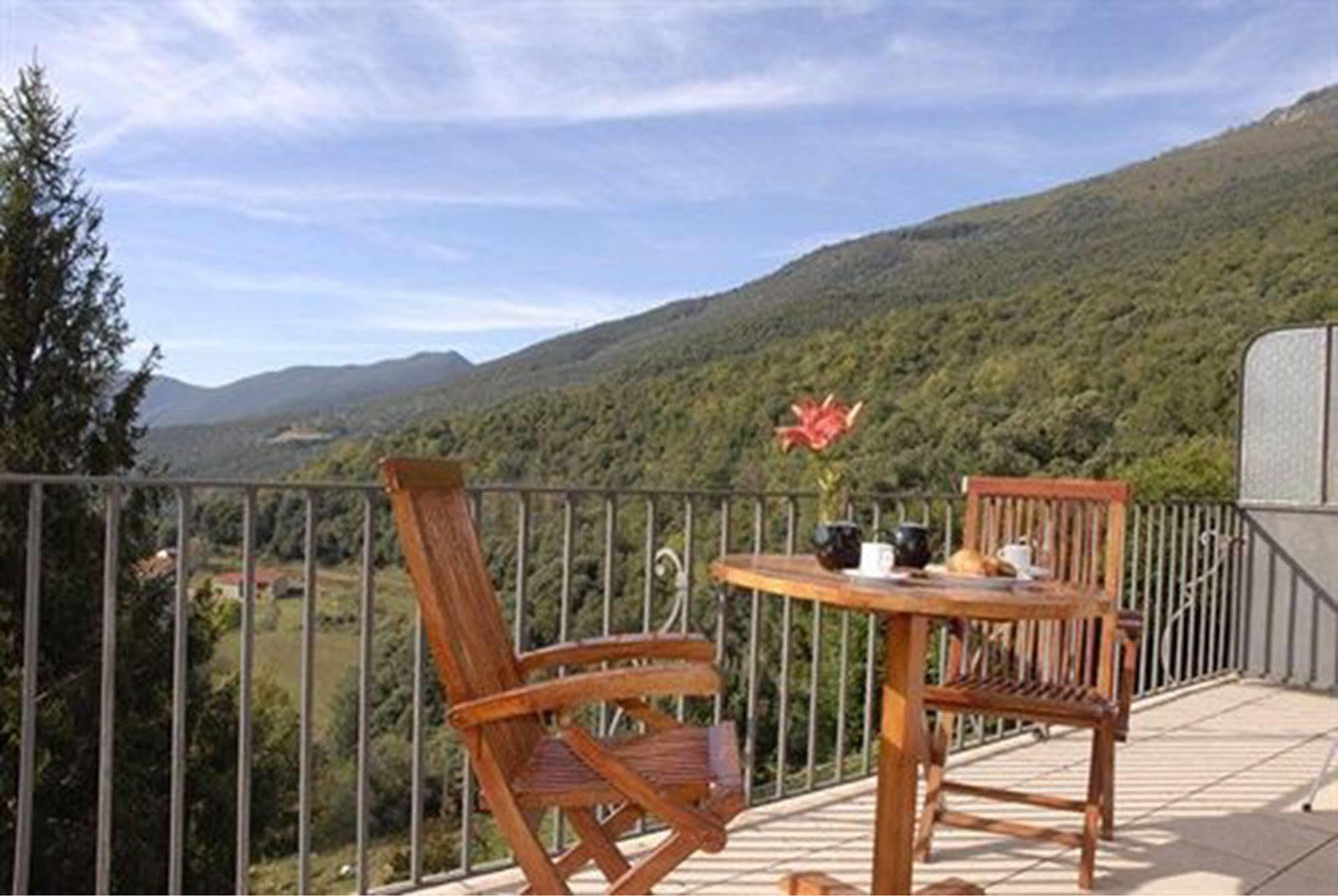 Husa Sant Bernat Montseny Exterior foto